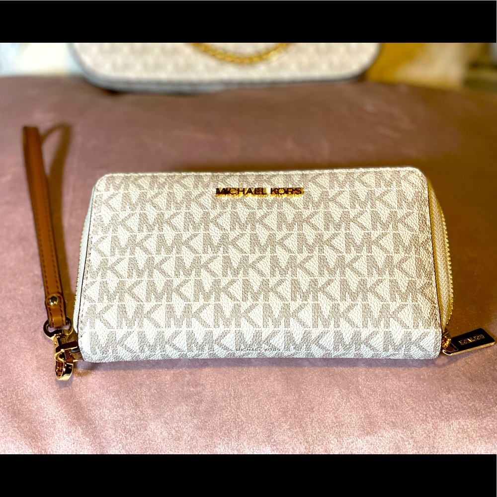 Cream color Michael Kors wallet